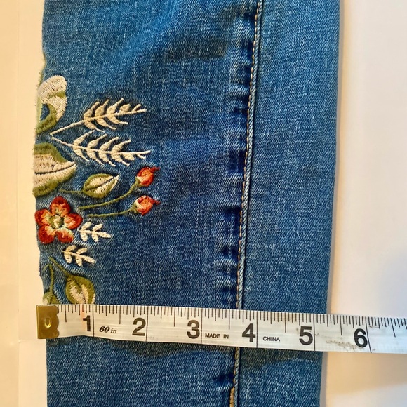 BLANK NYC Women's Skinny Ankle Embroidered Jeans Size 25. Raw hem - Picture 14 of 15